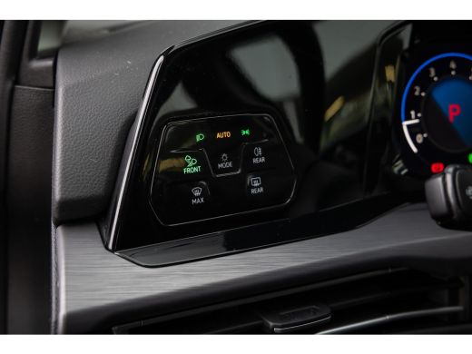 Volkswagen Golf 1.5 eTSI Style | Massage | Stuur+stoel verwarming | Adap cruise | Camera | Apple Carplay/Android ... ActivLease financial lease