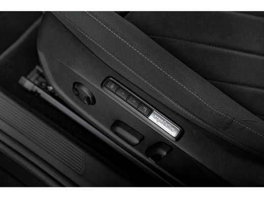 Volkswagen Golf 1.5 TSI Style | Elektrische Stoel | I.Q Led | Adaptive Cruise | Stoelverwarming | ActivLease financial lease