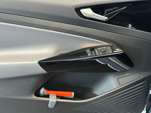 Volkswagen ID.4 Pure 52 kWh 150pk Parkeersensoren voor en achter | Stoelverwarming | Adaptive cruise control ActivLease financial lease