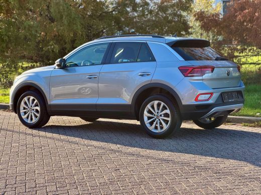 Volkswagen T-Roc 1.5 TSI 150pk DSG Life Edition | Dodehoeksensoren | Climatronic | Achteruitrijcamera ActivLease financial lease