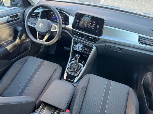 Volkswagen T-Roc 1.5 TSI 150pk DSG Life Edition | Dodehoeksensoren | Climatronic | Achteruitrijcamera ActivLease financial lease