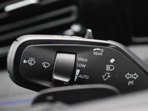 Volkswagen Tiguan 1.5 eHybrid R-Line Edition 272PK DSG Leder, Memorystoel, Pano-Schuifdak, Head-Up Display, Black S... ActivLease financial lease