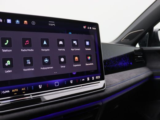 Volkswagen Tiguan 1.5 eHybrid R-Line Edition 272PK DSG Leder, Memorystoel, Pano-Schuifdak, Head-Up Display, Black S... ActivLease financial lease