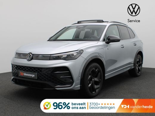 Volkswagen Tiguan 1.5 eHybrid R-Line Edition 272PK DSG Pano-Schuifdak, Trekhaak, Black Style, Navi via Apple Carpla...