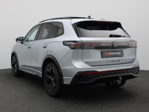 Volkswagen Tiguan 1.5 eHybrid R-Line Edition 272PK DSG Pano-Schuifdak, Trekhaak, Black Style, Navi via Apple Carpla... ActivLease financial lease