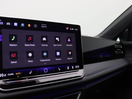 Volkswagen Tiguan 1.5 eHybrid R-Line Edition 272PK DSG Pano-Schuifdak, Trekhaak, Black Style, Navi via Apple Carpla... ActivLease financial lease