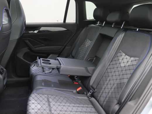 Volkswagen Tiguan 1.5 eHybrid R-Line Edition 272PK DSG Pano-Schuifdak, Trekhaak, Black Style, Navi via Apple Carpla... ActivLease financial lease