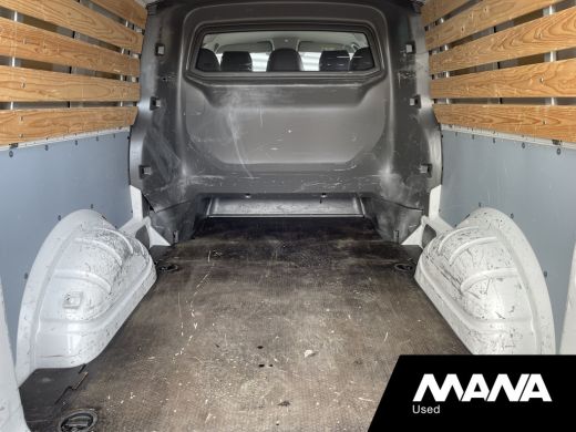 Volkswagen Transporter 2.0TDI 150PK L2H1 DC Bulli Automaat Leer LED Navi Carplay Trekhaak ActivLease financial lease