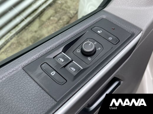 Volkswagen Transporter 2.0TDI 150PK L2H1 DC Bulli Automaat Leer LED Navi Carplay Trekhaak ActivLease financial lease