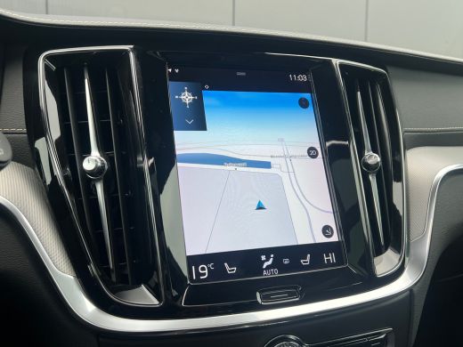 Volvo  V60 T6 Plug-in hybrid AWD Plus Dark | Panoramadak | Stoel en stuurwielverwarming | Long Range | Camer... ActivLease financial lease