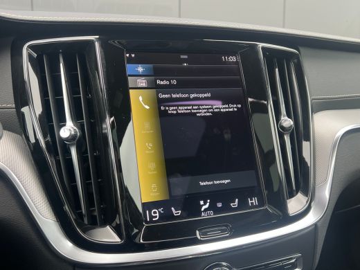 Volvo  V60 T6 Plug-in hybrid AWD Plus Dark | Panoramadak | Stoel en stuurwielverwarming | Long Range | Camer... ActivLease financial lease