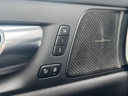 Volvo  V60 T6 Plug-in hybrid AWD Plus Dark | Panoramadak | Stoel en stuurwielverwarming | Long Range | Camer... ActivLease financial lease