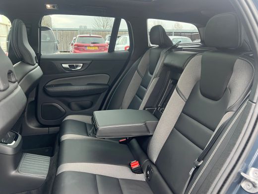 Volvo  V60 T6 Plug-in hybrid AWD Plus Dark | Panoramadak | Stoel en stuurwielverwarming | Long Range | Camer... ActivLease financial lease