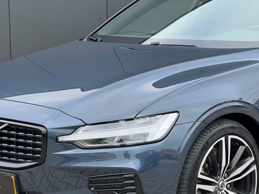 Volvo  V60 T6 Plug-in hybrid AWD Plus Dark | Panoramadak | Stoel en stuurwielverwarming | Long Range | Camer... ActivLease financial lease
