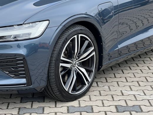 Volvo  V60 T6 Plug-in hybrid AWD Plus Dark | Panoramadak | Stoel en stuurwielverwarming | Long Range | Camer... ActivLease financial lease