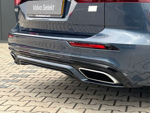 Volvo  V60 T6 Plug-in hybrid AWD Plus Dark | Panoramadak | Stoel en stuurwielverwarming | Long Range | Camer... ActivLease financial lease