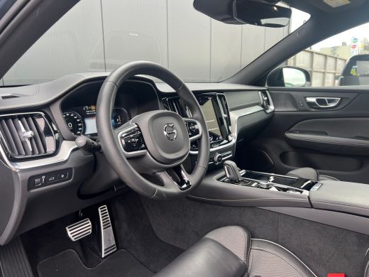 Volvo  V60 T6 Plug-in hybrid AWD Plus Dark | Panoramadak | Stoel en stuurwielverwarming | Long Range | Camer... ActivLease financial lease