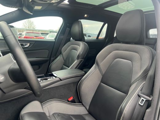 Volvo  V60 T6 Plug-in hybrid AWD Plus Dark | Panoramadak | Stoel en stuurwielverwarming | Long Range | Camer... ActivLease financial lease