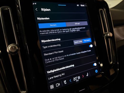 Volvo  XC40 Recharge Ultimate 70 kWh | Vol! | Schuifdak | 360&deg; Camera | All Season banden | Harman Kardon | A... ActivLease financial lease