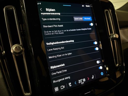 Volvo  XC40 Recharge Ultimate 70 kWh | Vol! | Schuifdak | 360&deg; Camera | All Season banden | Harman Kardon | A... ActivLease financial lease