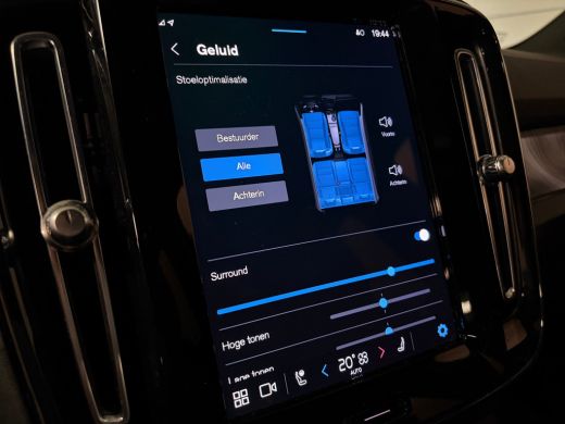 Volvo  XC40 Recharge Ultimate 70 kWh | Vol! | Schuifdak | 360&deg; Camera | All Season banden | Harman Kardon | A... ActivLease financial lease
