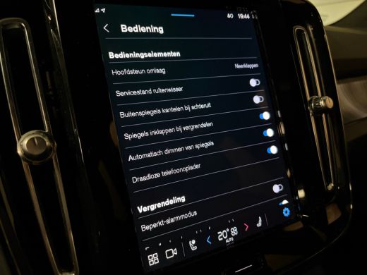 Volvo  XC40 Recharge Ultimate 70 kWh | Vol! | Schuifdak | 360&deg; Camera | All Season banden | Harman Kardon | A... ActivLease financial lease