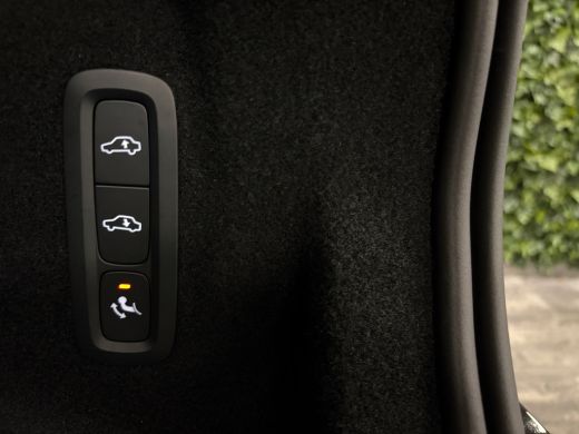 Volvo  XC60 T8 AWD Recharge Ultra Black Edition | Luchtvering | Trekhaak | Head-Up Display | 455pk | Harman K... ActivLease financial lease