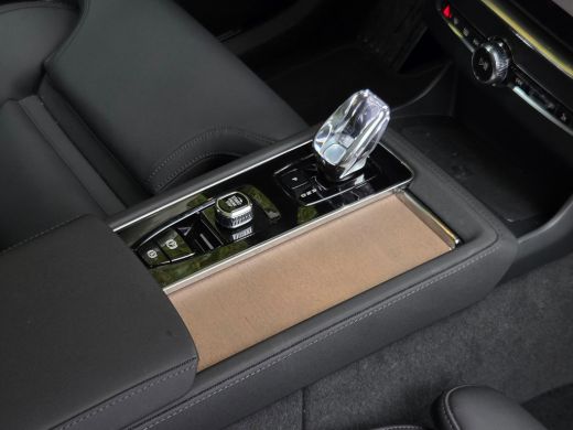 Volvo  XC90 2.0 T8 Recharge Plug-In Hybrid AWD Dark | Luchtvering | Harman/Kardon | Panoramadak | Memory | Tr... ActivLease financial lease