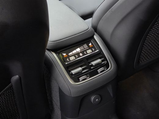 Volvo  XC90 2.0 T8 Recharge Plug-In Hybrid AWD Dark | Luchtvering | Harman/Kardon | Panoramadak | Memory | Tr... ActivLease financial lease