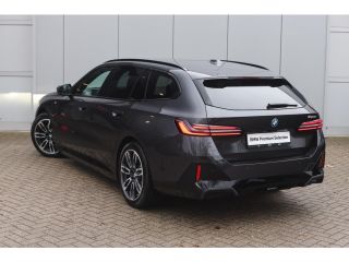 BMW 5 Serie Touring 530e M Sport Automaat / Panoramadak / Trekhaak / Stoelventilatie / M Sportonderstel / Com...