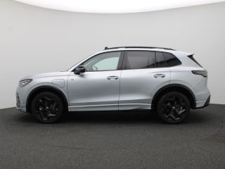 Volkswagen Tiguan 1.5 eHybrid R-Line Edition 272PK DSG Pano-Schuifdak, Trekhaak, Black Style, Navi via Apple Carpla...