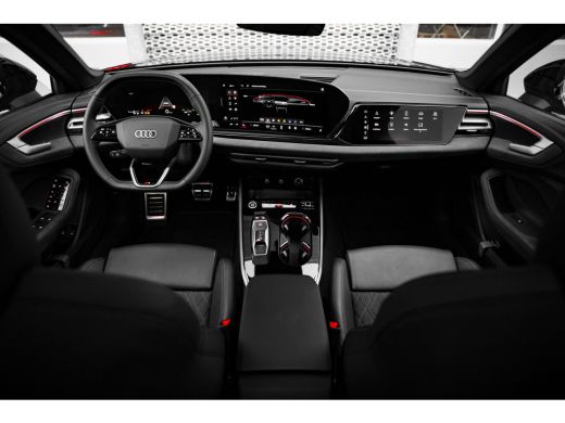 Audi A5 Avant 2.0 e-hybrid quattro S edition Competition | Panoramadak | Trekhaak | S-Sportstoel | ActivLease financial lease