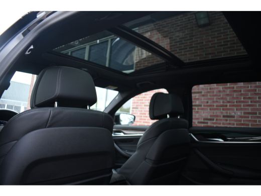 BMW 5 Serie Touring 530e 292pk M-Sport Pano ACC Trekh Comf-seat 360 HUD Laser 4wielbest ActivLease financial lease