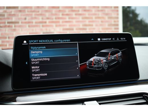 BMW 5 Serie Touring 530e 292pk M-Sport Pano ACC Trekh Comf-seat 360 HUD Laser 4wielbest ActivLease financial lease