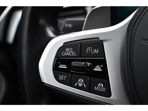 BMW 5 Serie Touring 530e 292pk M-Sport Pano ACC Trekh Comf-seat 360 HUD Laser 4wielbest ActivLease financial lease