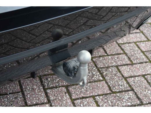 BMW 5 Serie Touring 530e 292pk M-Sport Pano ACC Trekh Comf-seat 360 HUD Laser 4wielbest ActivLease financial lease