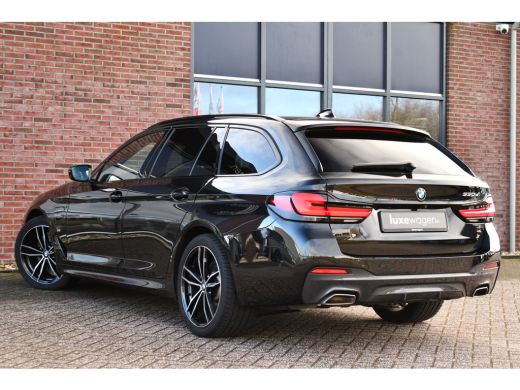 BMW 5 Serie Touring 530e 292pk M-Sport Pano ACC Trekh Comf-seat 360 HUD Laser 4wielbest ActivLease financial lease