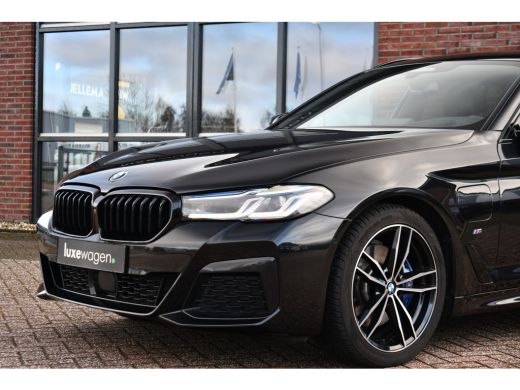 BMW 5 Serie Touring 530e 292pk M-Sport Pano ACC Trekh Comf-seat 360 HUD Laser 4wielbest ActivLease financial lease