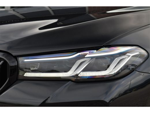 BMW 5 Serie Touring 530e 292pk M-Sport Pano ACC Trekh Comf-seat 360 HUD Laser 4wielbest ActivLease financial lease