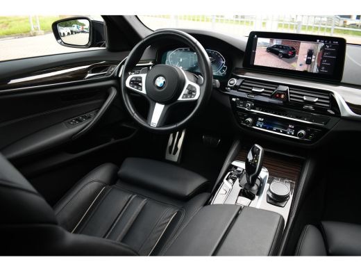 BMW 5 Serie Touring 530e 292pk M-Sport Pano ACC Trekh Comf-seat 360 HUD Laser 4wielbest ActivLease financial lease