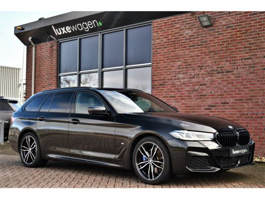 BMW 5 Serie Touring 530e 292pk M-Sport Pano ACC Trekh Comf-seat 360 HUD Laser 4wielbest ActivLease financial lease