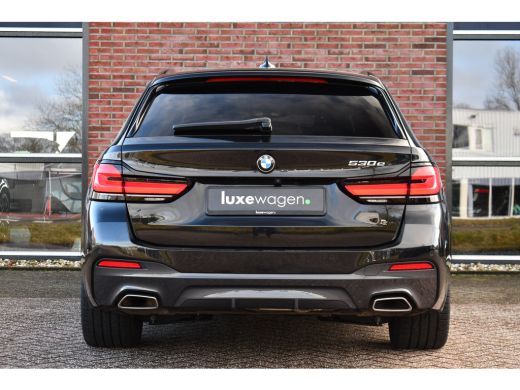 BMW 5 Serie Touring 530e 292pk M-Sport Pano ACC Trekh Comf-seat 360 HUD Laser 4wielbest ActivLease financial lease