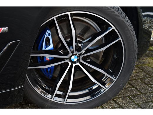 BMW 5 Serie Touring 530e 292pk M-Sport Pano ACC Trekh Comf-seat 360 HUD Laser 4wielbest ActivLease financial lease