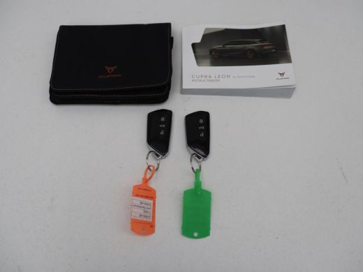 CUPRA Leon 1.4 e-Hybrid VZ Business | 245pk | Origineel NL | Trekhaak | Stuurverwarming |  Carplay | Adaptiv... ActivLease financial lease