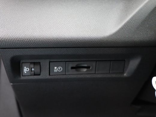 Peugeot e-308 Allure EV 54 kWh | 11 kW lader | Achteruitrijcamera | Airco separaat achter ActivLease financial lease