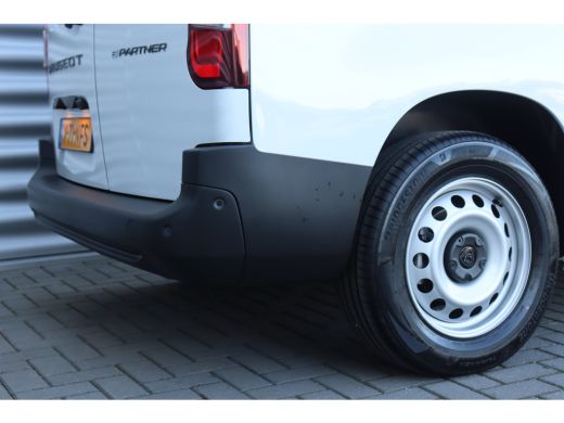 Peugeot e-Partner 50KWH 136PK L2H1 AUTOMAAT / NAVI / AIRCO / LED / PDC / CAMERA / DAB+ / BLUETOOTH / CRUISECONTROL ... ActivLease financial lease