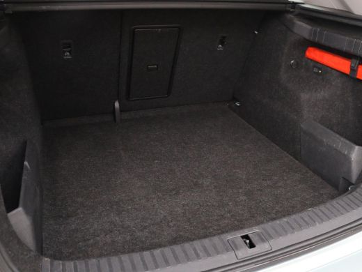 Skoda Enyaq iV 80 | Panoramadak | Trekhaak | Stoelverwarming | Camera | Sfeerverlichting | Carplay | Navigatie |... ActivLease financial lease