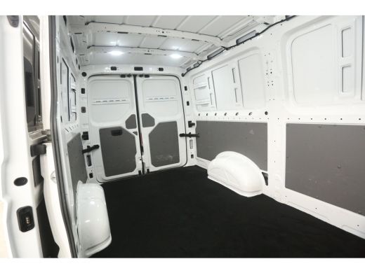 Volkswagen Crafter 35 2.0 TDI L3H2 | 140PK | Airco | 3 Zits | Parkeersensoren ActivLease financial lease