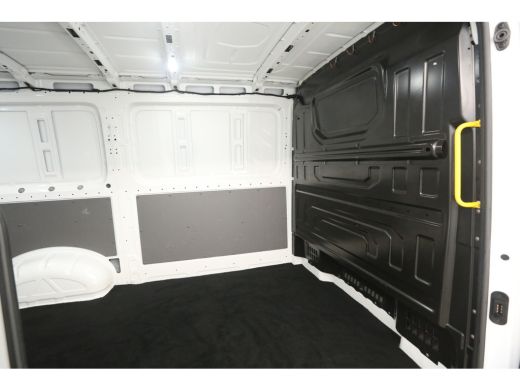 Volkswagen Crafter 35 2.0 TDI L3H2 | 140PK | Airco | 3 Zits | Parkeersensoren ActivLease financial lease