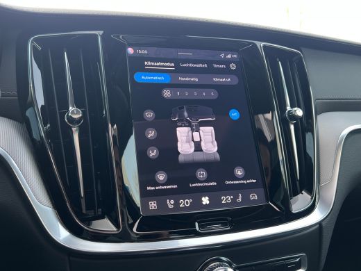 Volvo  V60 T6 Plug-in hybrid AWD Ultra Dark | Panoramadak | Trekhaak | 360 Camera | Head-up Display | Leder ... ActivLease financial lease